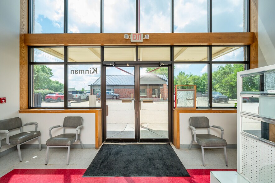 2660 100th St, Urbandale, IA à vendre - Photo de l’immeuble – Image 2 sur 25