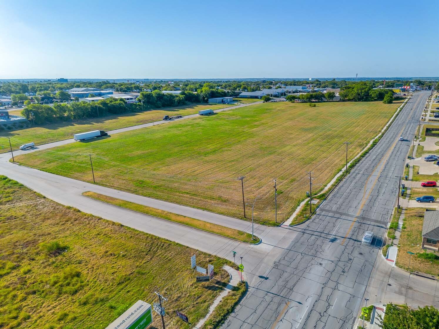 S Cherry Ln, Fort Worth, TX à vendre Photo de l’immeuble– Image 1 sur 5