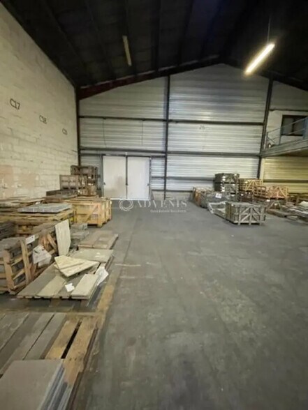 Local commercial dans Coignières à louer - Photo intérieure – Image 1 sur 7