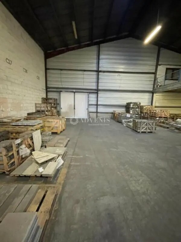 Local commercial dans Coignières à louer Photo intérieure– Image 1 sur 8