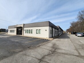 2865 E Skelly Dr, Tulsa, OK à louer Photo de l’immeuble– Image 2 sur 4