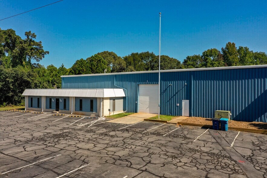 144 Industrial Dr, Forest City, NC à vendre - Photo de l’immeuble – Image 3 sur 43