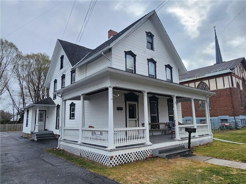 43 Chapel St, Mount Morris, NY à vendre - Photo de l’immeuble – Image 2 sur 35