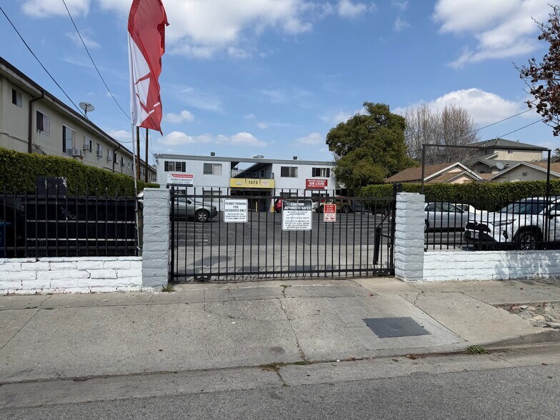 1075 W 39th St, Los Angeles, CA à vendre - Photo principale – Image 1 sur 13