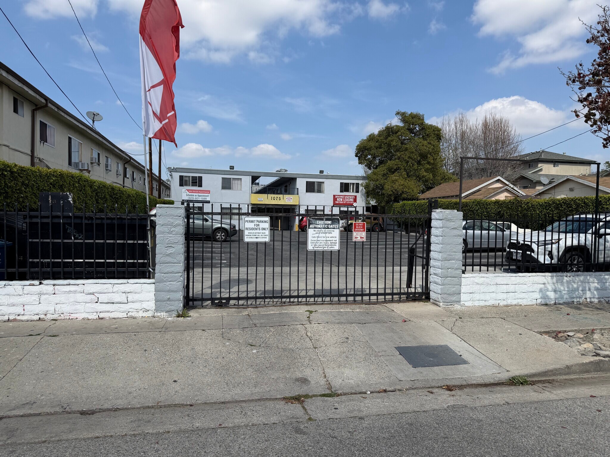 1075 W 39th St, Los Angeles, CA à vendre Photo principale– Image 1 sur 14