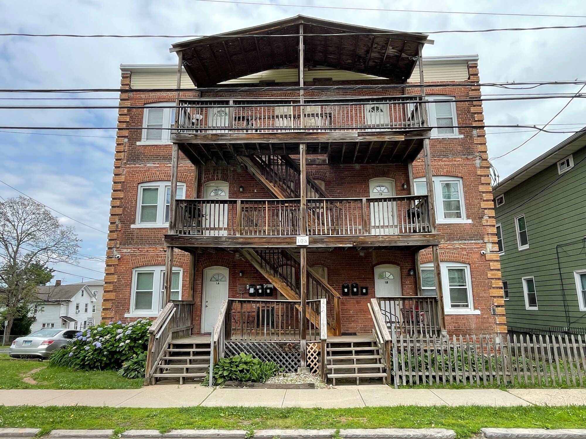 New Britain Portfolio portefeuille de 2 biens à vendre sur LoopNet.fr Photo de l’immeuble– Image 1 sur 19