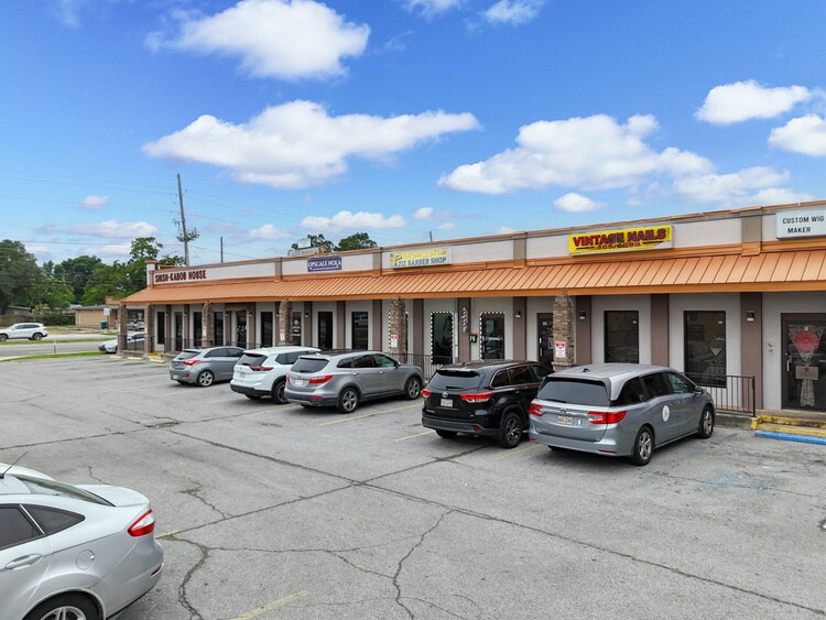 Strip Center on Williams Blvd portefeuille de 2 biens à vendre sur LoopNet.fr - Photo de l’immeuble – Image 3 sur 10