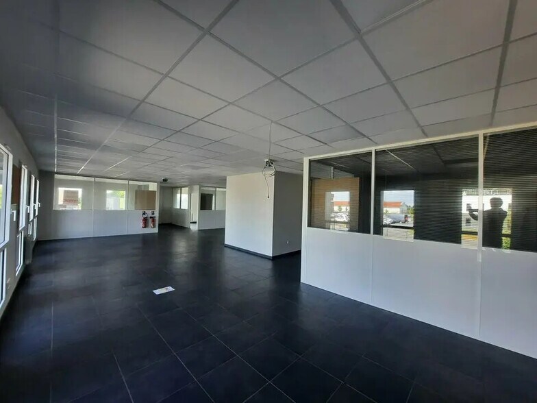 Bureau dans Boos à louer - Photo de l’immeuble – Image 2 sur 9