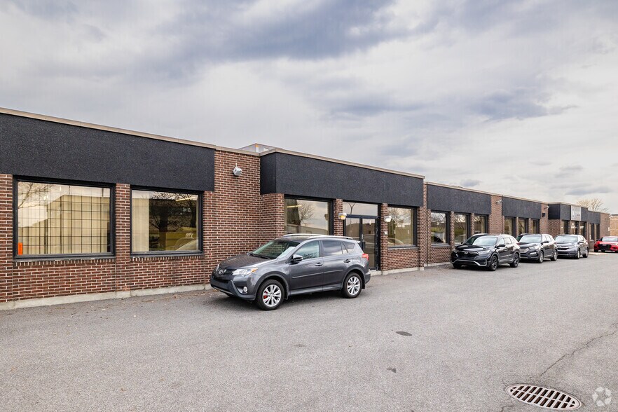 600-650 Boul Lebeau, Montréal, QC à louer - Photo de l’immeuble – Image 3 sur 5
