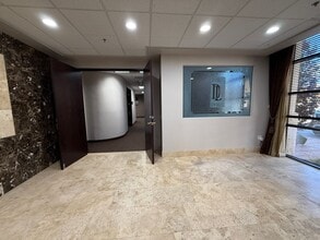 8330 W Sahara Ave, Las Vegas, NV à louer Photo intérieure– Image 2 sur 14