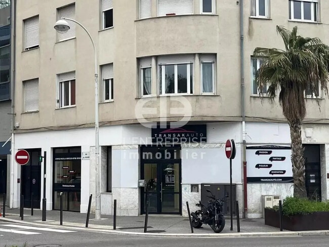 Plus de détails pour Local commercial à louer