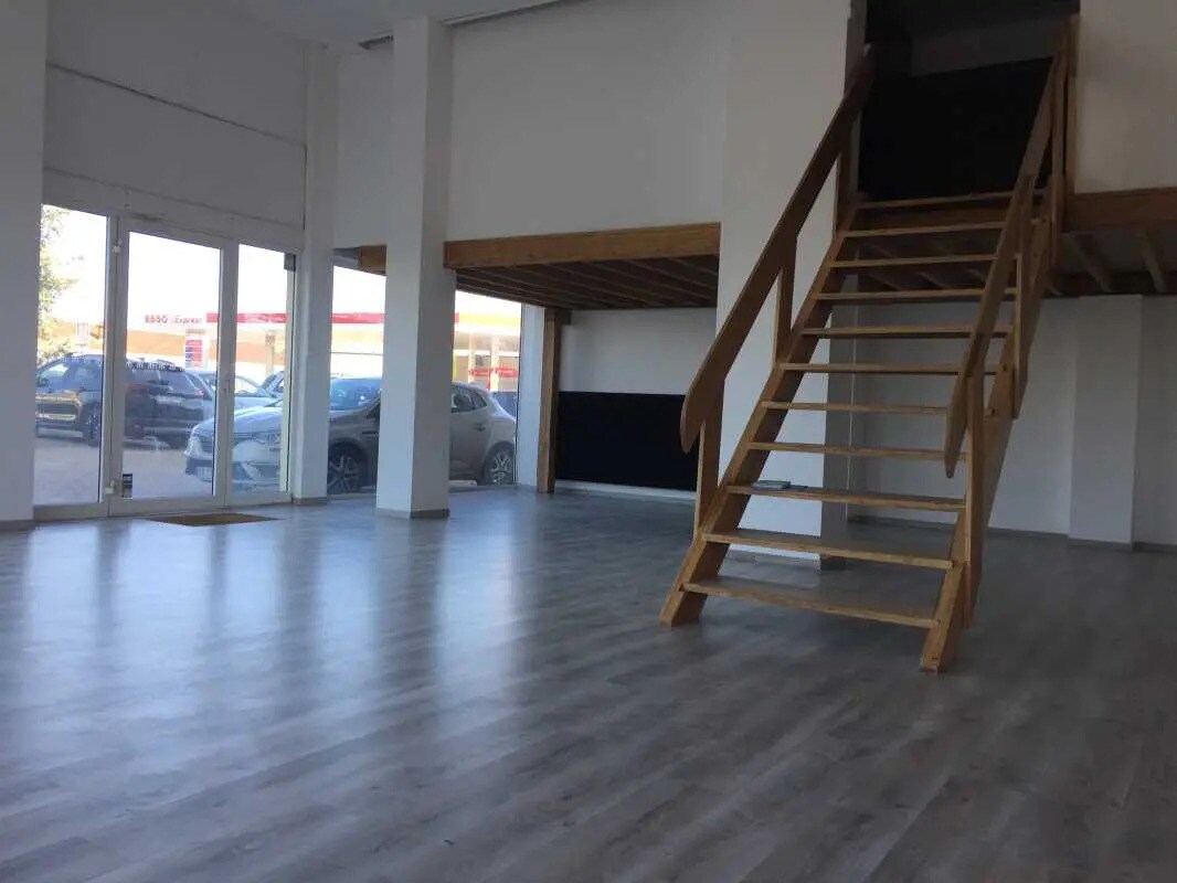 Local commercial dans Soissons à louer Photo de l’immeuble– Image 1 sur 3