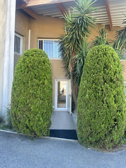 Bureau dans Aubagne à louer - Photo de l’immeuble – Image 2 sur 2