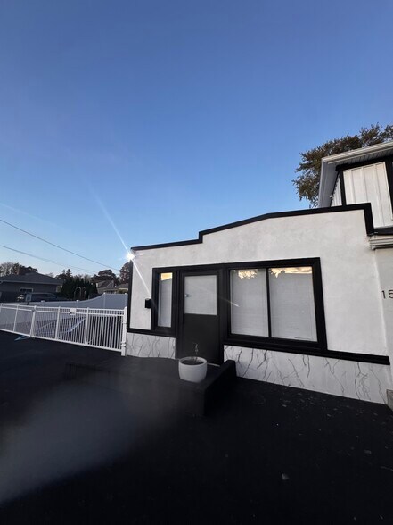 150 N Delaware Ave, Lindenhurst, NY à louer - Photo de l’immeuble – Image 1 sur 9