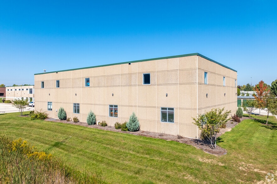 520 Technology Way, Saukville, WI à louer - Photo principale – Image 1 sur 12