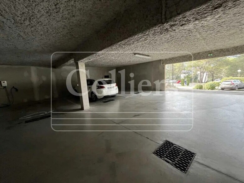1330 Avenue Jean-René Guillibert Gautier De La Lauzière, Aix-en-Provence à louer - Photo de l’immeuble – Image 3 sur 11