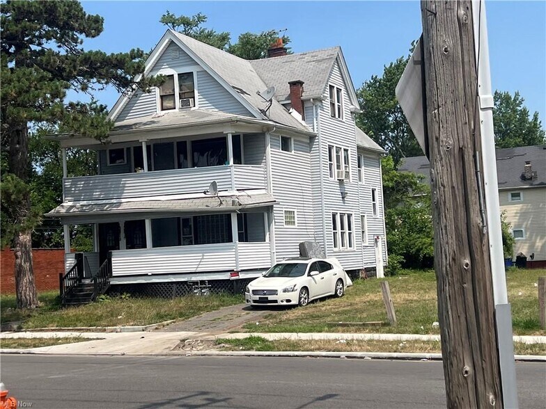 13815 Shaw Ave, East Cleveland, OH à vendre - Photo de l’immeuble – Image 2 sur 5