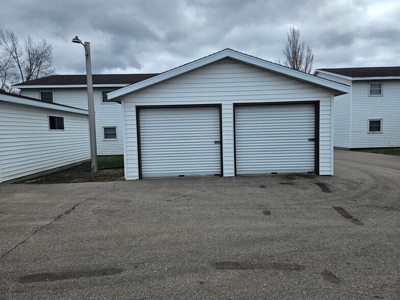 1550 James Dr, Sparta, WI à vendre - Photo de l’immeuble – Image 3 sur 56