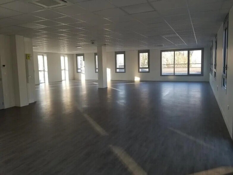 Bureau dans BRETTEVILLE-SUR-ODON à louer - Photo de l’immeuble – Image 2 sur 7