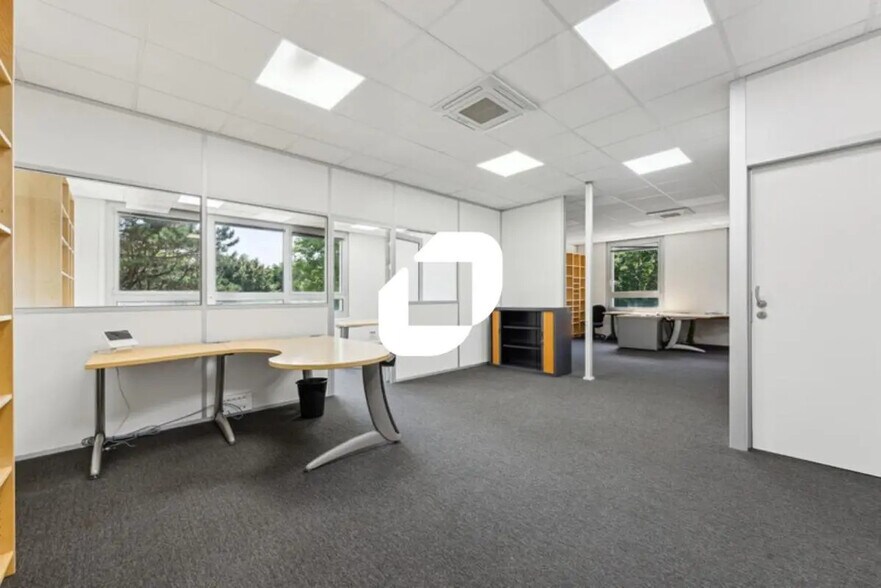 Local d’activités dans Émerainville à louer - Photo intérieure – Image 3 sur 8