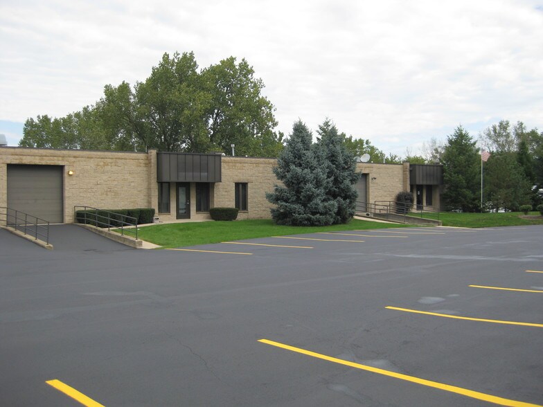 22290 N Hillview Dr, Barrington, IL à louer - Photo de l’immeuble – Image 3 sur 5