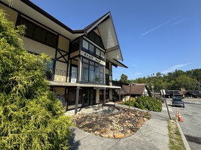 446 E Parkway, Gatlinburg, TN à louer Photo de l’immeuble– Image 2 sur 2