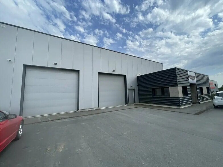 Bureau dans Ranville à louer - Photo de l’immeuble – Image 3 sur 9