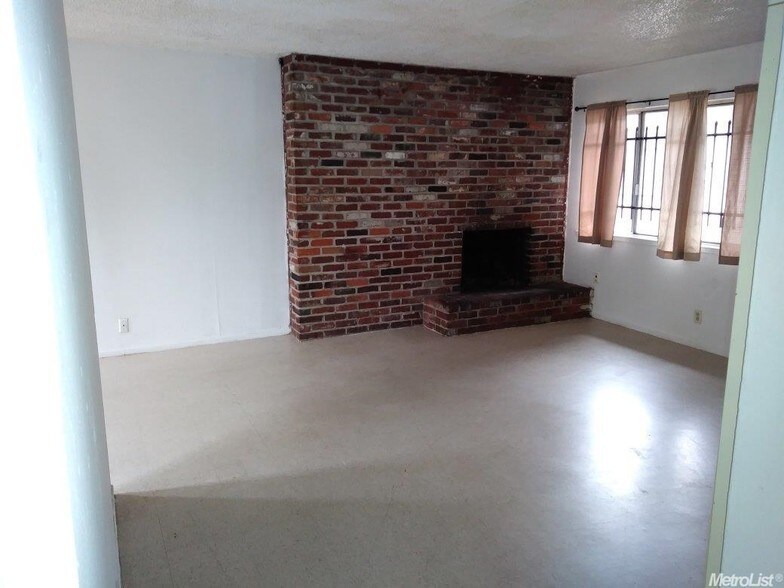 8120 Tam O Shanter Dr, Stockton, CA à vendre - Photo de l’immeuble – Image 3 sur 11