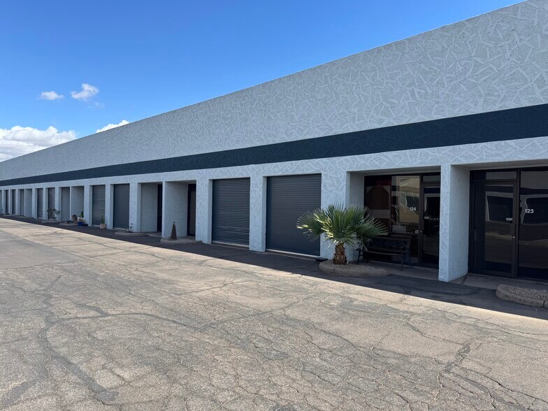 2328 E Van Buren St, Phoenix, AZ à louer - Photo de l’immeuble – Image 2 sur 13
