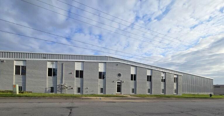2055 N Towne Ln NE, Cedar Rapids, IA à vendre - Photo de l’immeuble – Image 3 sur 13