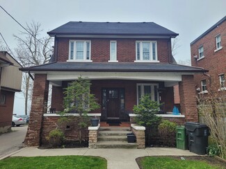 Plus de détails pour 2707 Lake Shore Blvd W, Toronto, ON - Logement à vendre