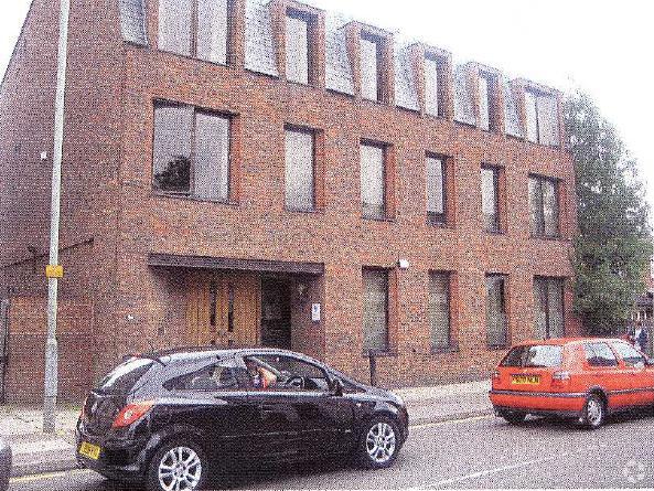 53 Station Rd, Egham à louer Photo principale– Image 1 sur 2