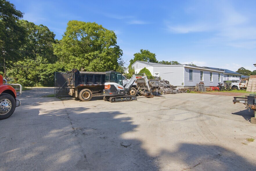 460 Granny Rd, Medford, NY à vendre - Photo de l’immeuble – Image 2 sur 13