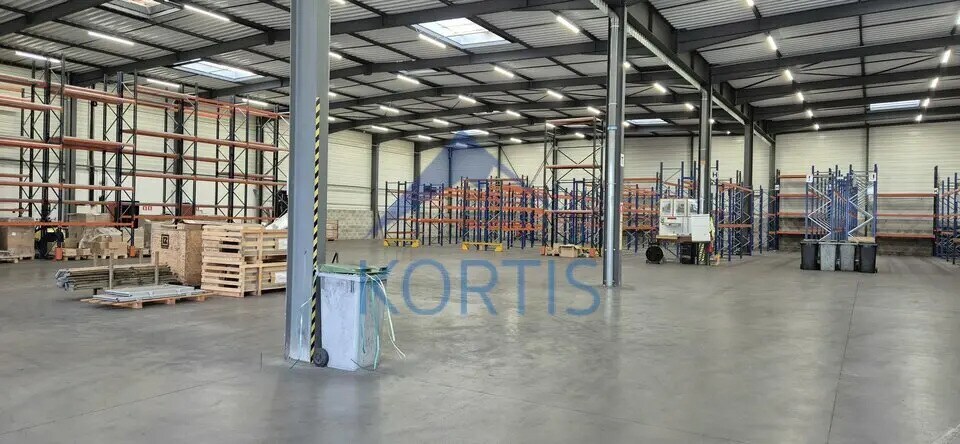 Local d’activités dans Saint-Priest à louer - Photo de l’immeuble – Image 2 sur 7