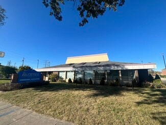 Plus de détails pour 7810 W Good Hope Rd, Milwaukee, WI - Bureau à vendre