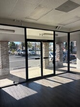 5241 Lincoln Ave, Cypress, CA à louer Photo intérieure– Image 2 sur 11