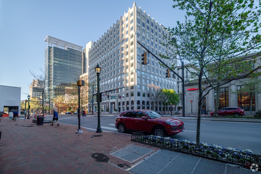 7315 Wisconsin Ave, Bethesda, MD à louer - Photo principale – Image 1 sur 10