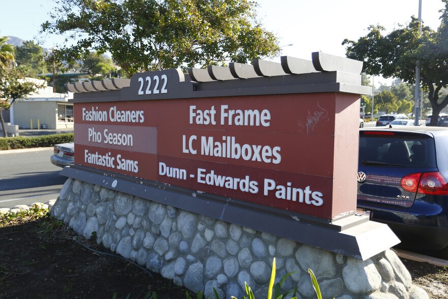 2222 Foothill Blvd, La Canada Flintridge, CA à louer - Photo de l’immeuble – Image 2 sur 2
