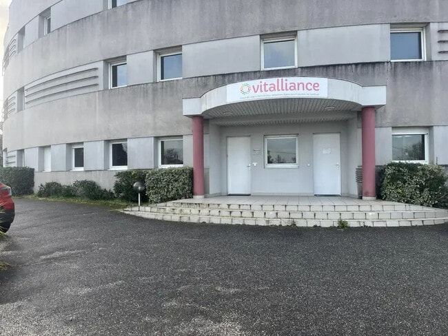 Plus de détails pour Local d’activités à vendre
