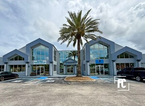 1800-1900 SE Port Saint Lucie Blvd, Port Saint Lucie, FL à louer Photo intérieure– Image 1 sur 10