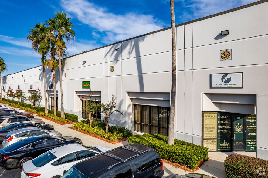 7703 Kingspointe Pky, Orlando, FL à louer - Photo de l’immeuble – Image 3 sur 10
