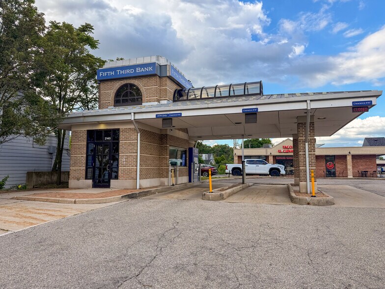 2145 Wealthy St SE, Grand Rapids, MI à vendre - Photo de l’immeuble – Image 1 sur 2