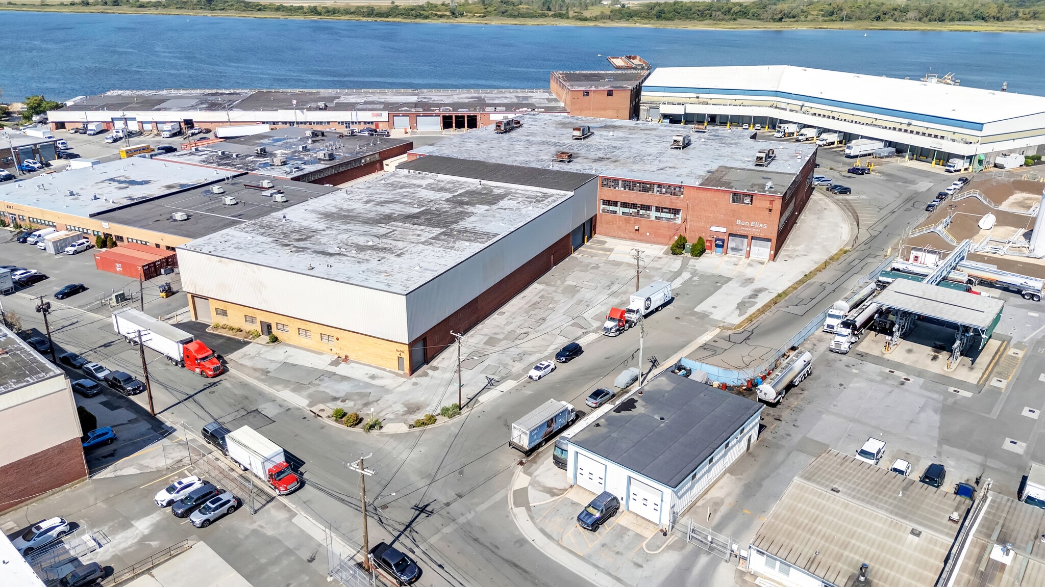 40 Inip Dr, Inwood, NY à louer Photo intérieure– Image 1 sur 3