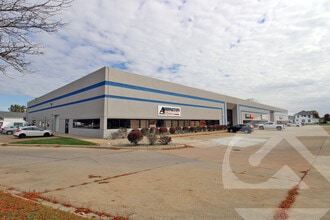 7181-7207 Grand River Rd, Brighton, MI à louer Photo de l’immeuble– Image 1 sur 1