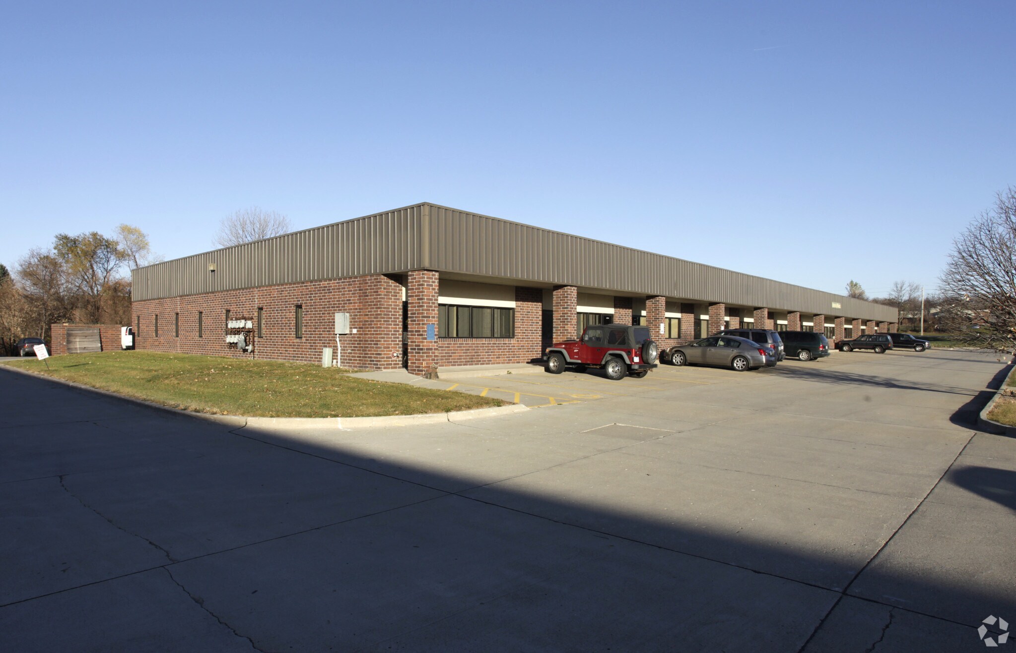 10500-10540 Hickman Rd, Clive, IA à louer Photo de l’immeuble– Image 1 sur 4