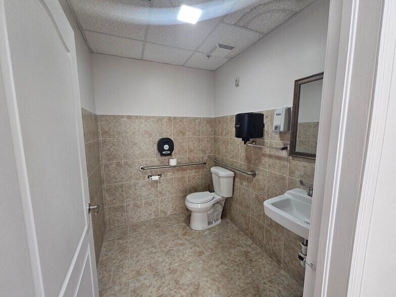 3408 W 84th St, Hialeah, FL à louer - Photo intérieure – Image 3 sur 15