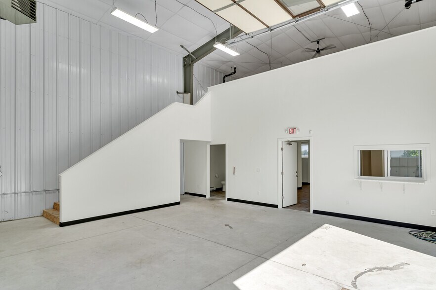 7 Adam Rd, Stoneham, MA à louer - Photo intérieure – Image 3 sur 8