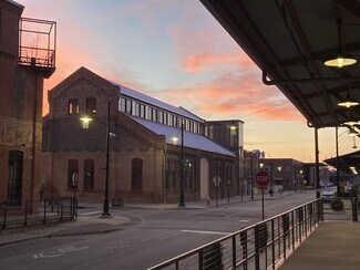 Plus de détails pour 990 Washington St, Dubuque, IA - Bureau/Local commercial à louer