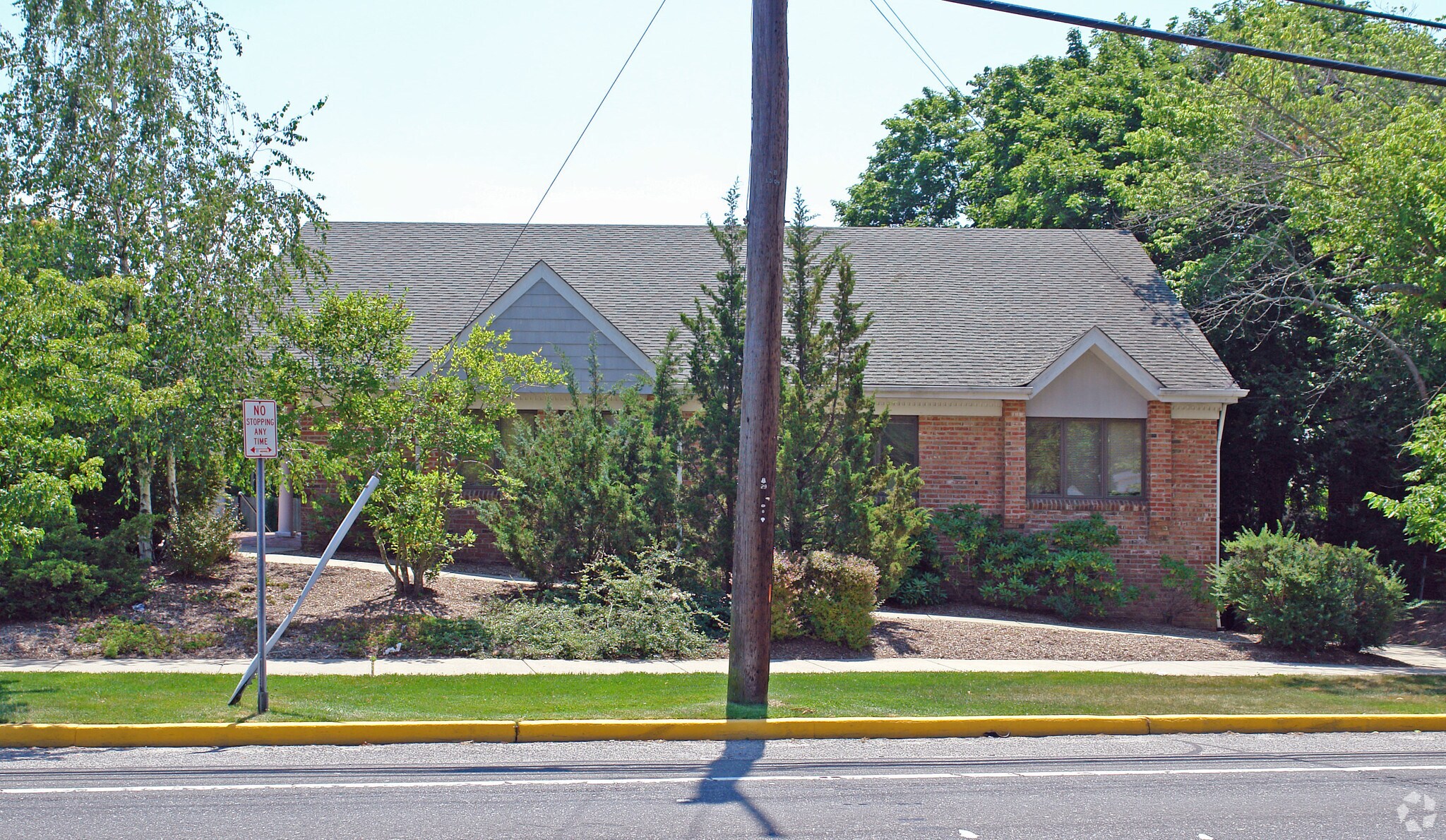 633 E Main St, Riverhead, NY à louer Photo principale– Image 1 sur 3