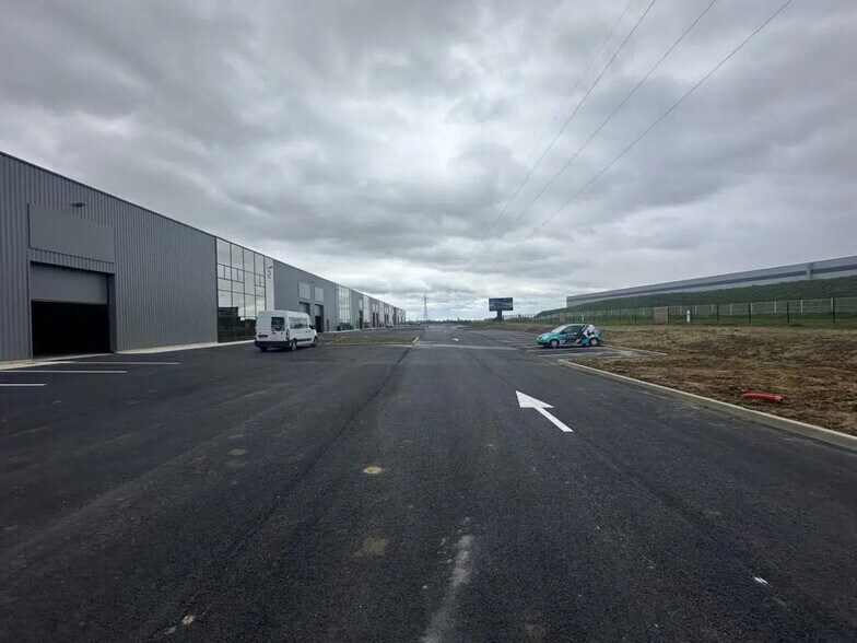 Industriel/Logistique dans Chartres à louer - Photo de l’immeuble – Image 3 sur 11